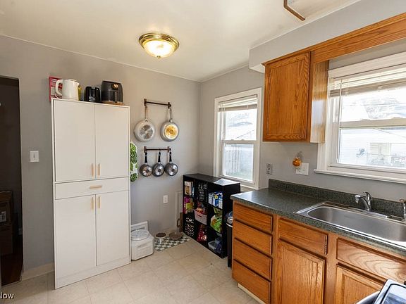 4th image of 5009 Wood Ave