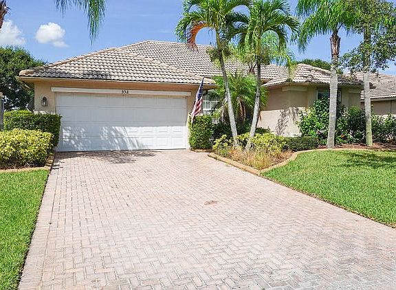2nd image of 552 NW Waverly Cir