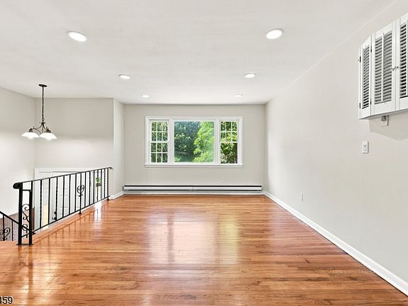 5th image of 105 Leland Trl