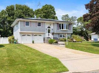21 Katherine St, Pt Jefferson Station, NY 11776