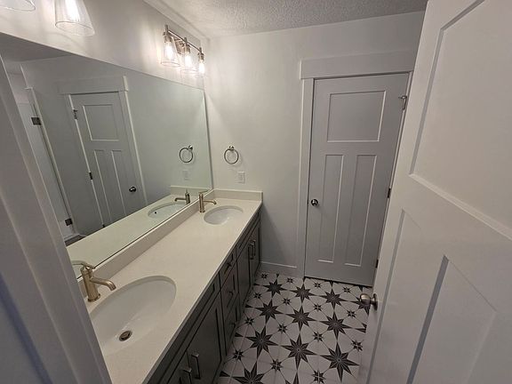 4th image of 1521 W Skyline Dr