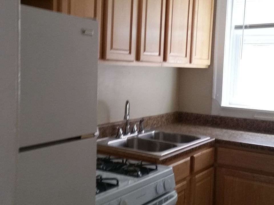 1st image of 4871 N Hermitage Ave APT 2E