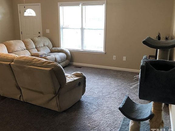 4th image of 245 Christopher Dr