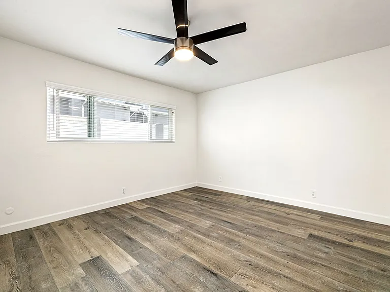 17405 Van Ness — Photo 23