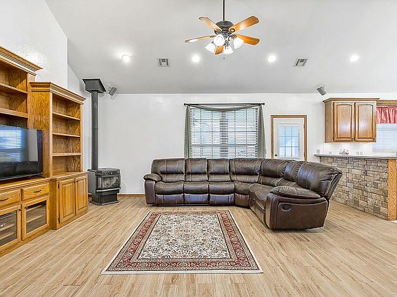 4th image of 1313 Lost Creek Dr