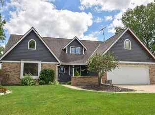 831 Oak Ridge Cir, Hartford, WI 53027
