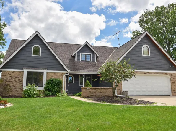 831 Oak Ridge CIRCLE, Hartford, WI 53027