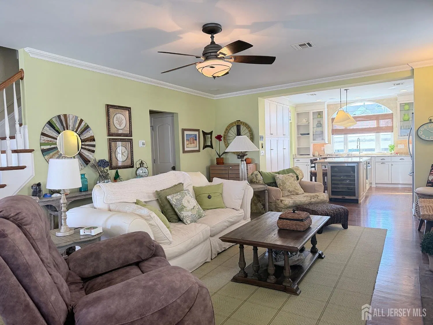 3 bed, 2.5 bath, 1906 sqft, $3,700 — Photo 2