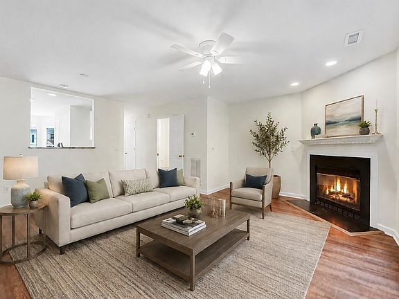 2nd image of 204 Knightsborough Way