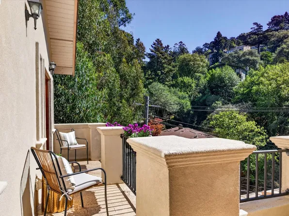 6700 Moore Dr, Oakland, CA 94611