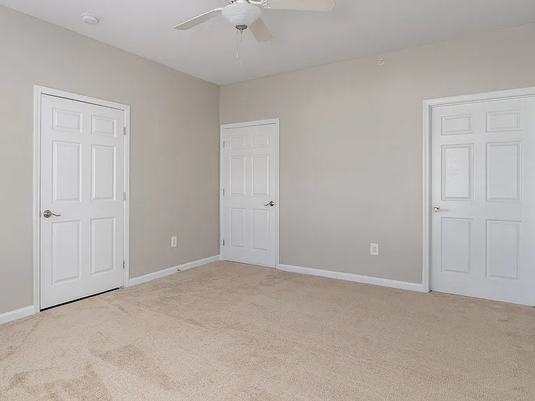 Marshall Square Apartments — Photo 11