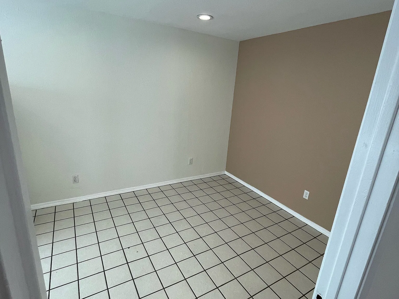 Studio, 500 sqft, $1,700 — Photo 3