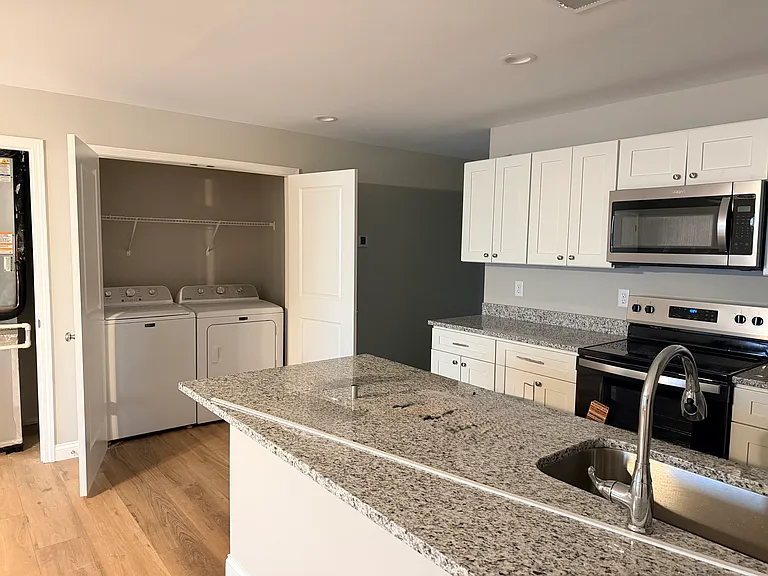 701 Lake Harriette Dr #724 — Photo 13