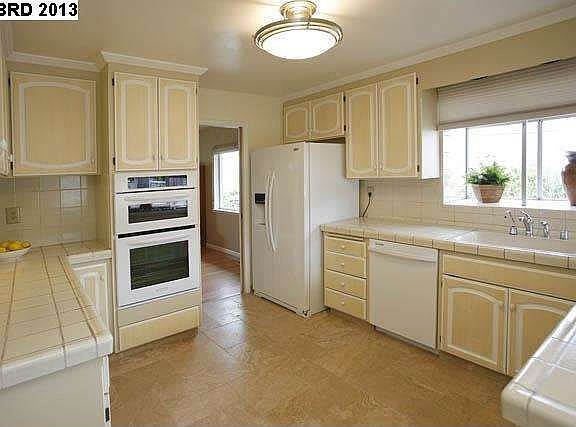 5th image of 2122 Harborview Dr