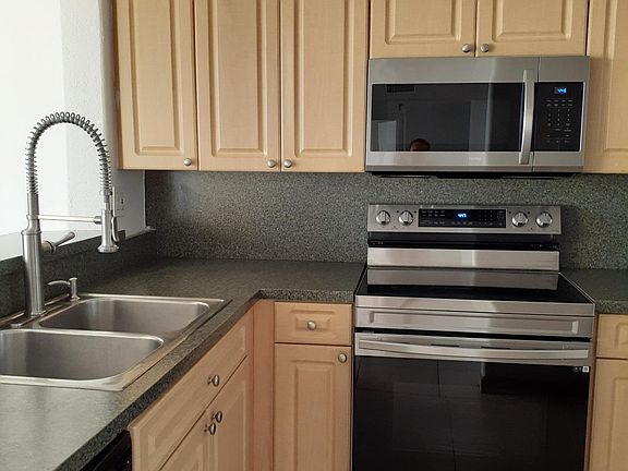 4th image of 911 E Ponce De Leon Blvd APT 1002