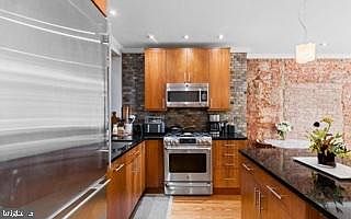 5th image of 229 Race St
