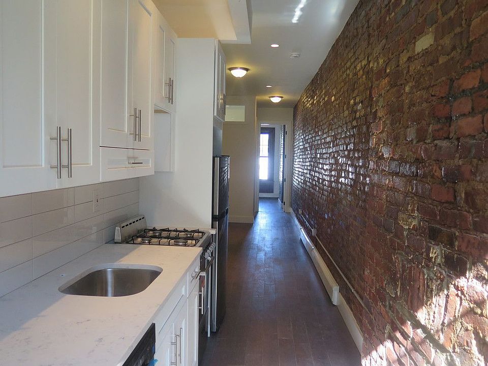 1st image of 542 Bainbridge St APT 3R