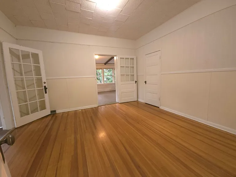 740 University Ave — Photo 13