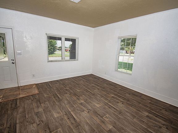 2nd image of 400 W 6th St