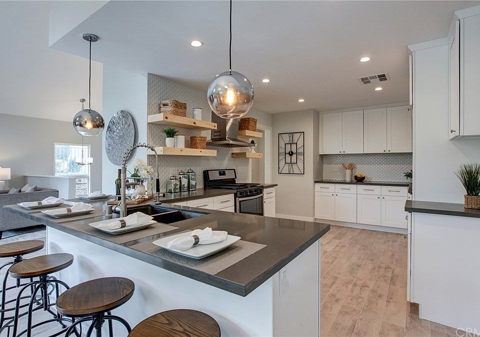 1st image of 1091 Sea Bluff Dr