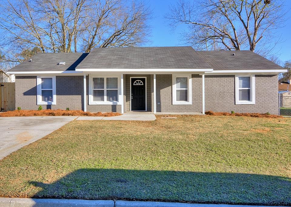 1st image of 2935 Dahlia Dr