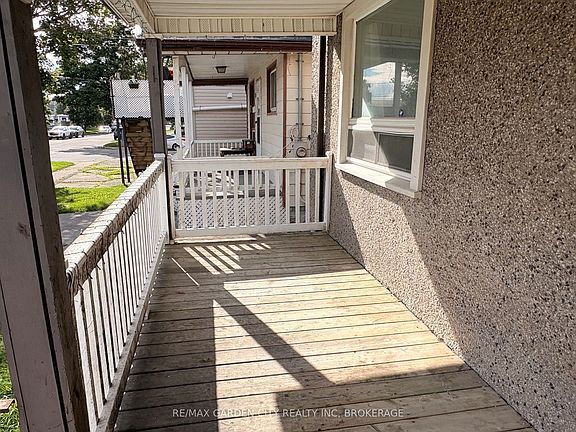 3rd image of 50 Cozy St