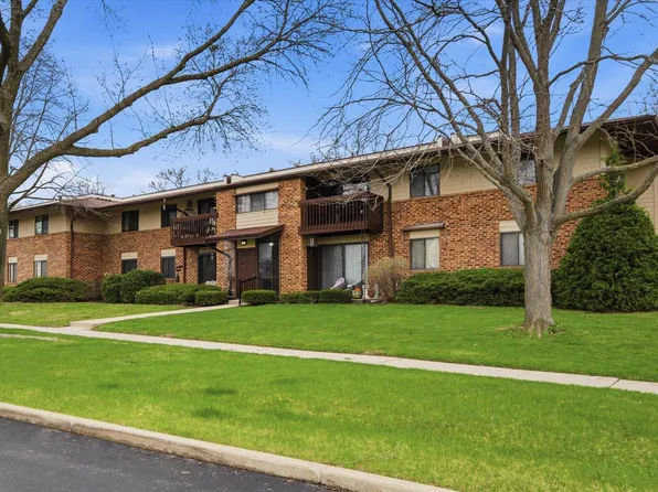 345 Park Hill DRIVE #F, Pewaukee, WI 53072