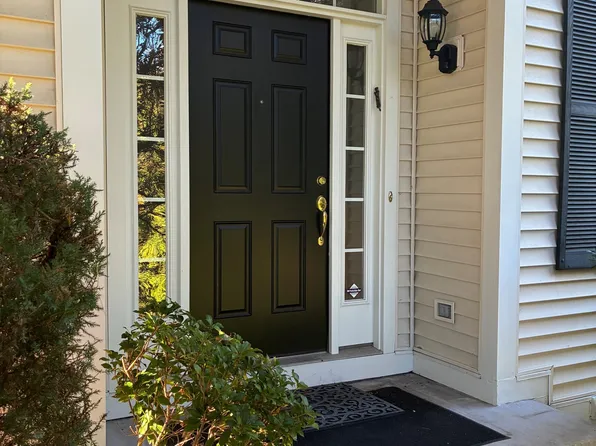 84 Goodwin Circle, Hartford, CT 06105