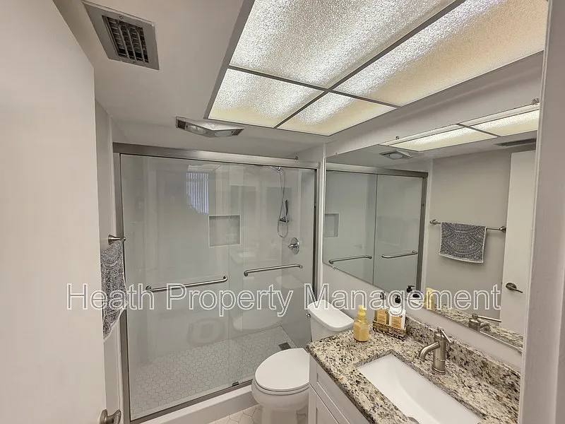 2 bed, 2.0 bath, 1200 sqft, $2,049 — Photo 4