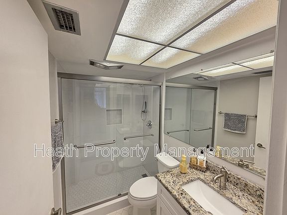 4th image of 1012 Pearce Dr Unit 304