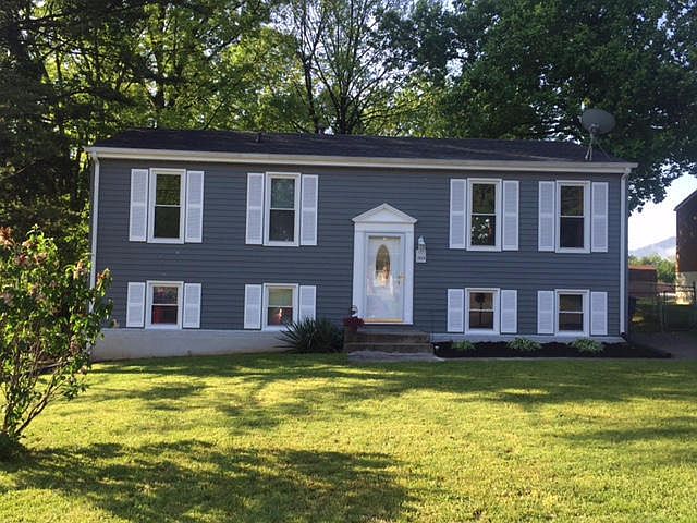 1st image of 2828 Crown Cir