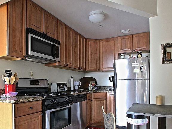 4th image of 54 Orchard St APT 6B