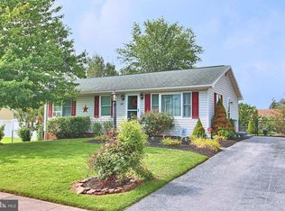 92 Liberty Dr, New Oxford, PA 17350