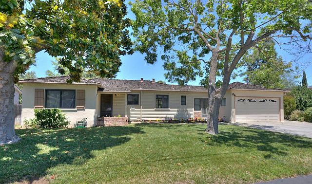 1st image of 18507 Ravenwood Dr