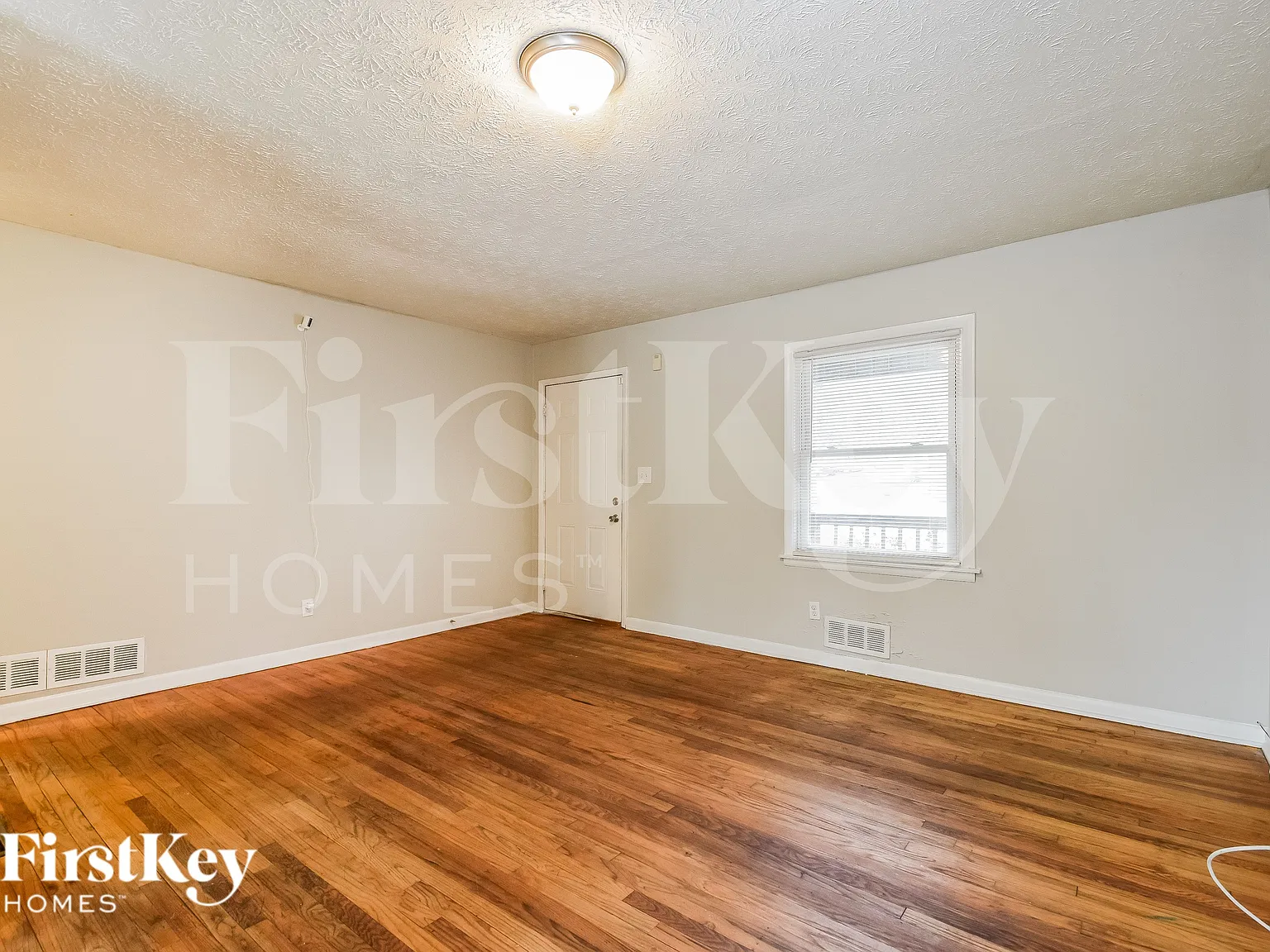 3 bed, 2.0 bath, 1885 sqft, $2,005 — Photo 2