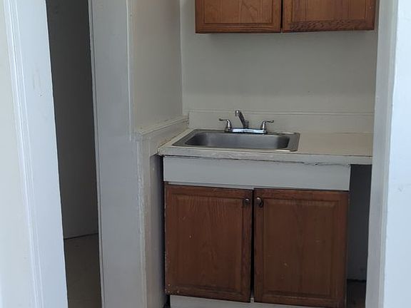 3rd image of 144-154 Coleman St #8