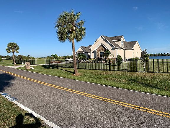 3rd image of 3307 Gulf City Rd