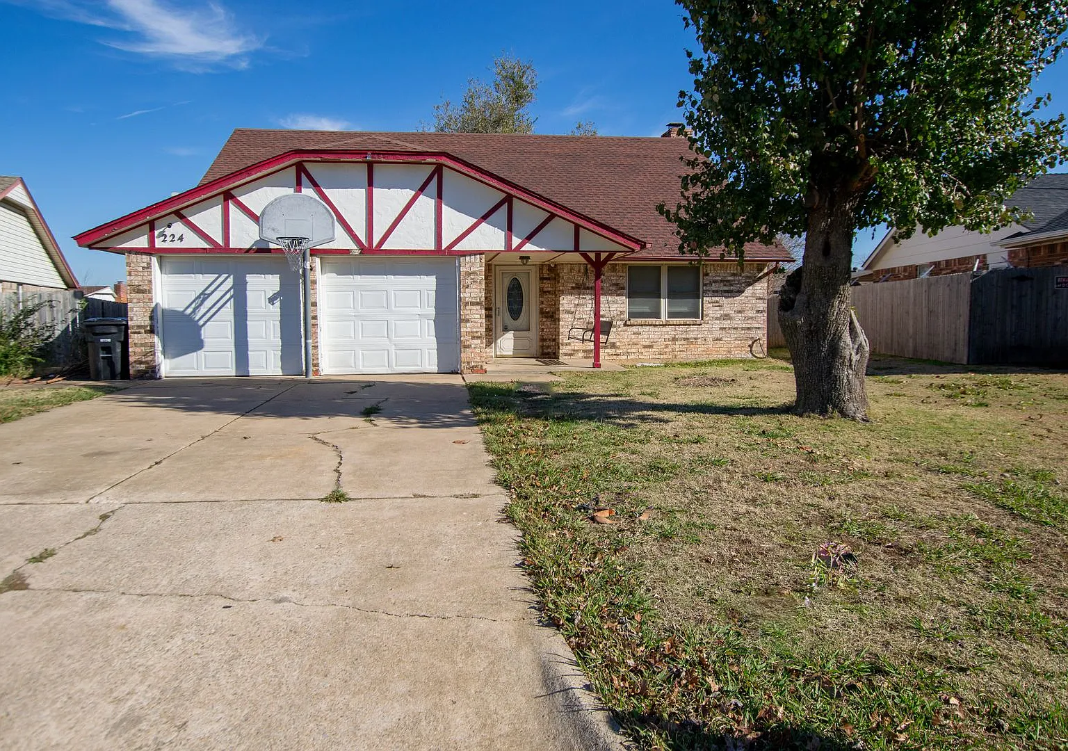 More Space. More Convenience. A Great Central Moore Location. — Photo 2
