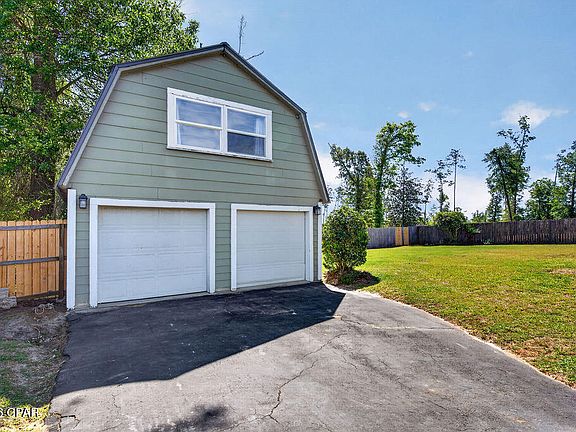 4th image of 2871 Wildwood Cres
