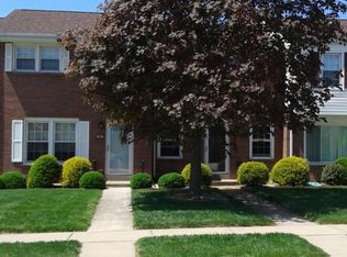 607 Yale Blvd, Saint Charles, MO 63301