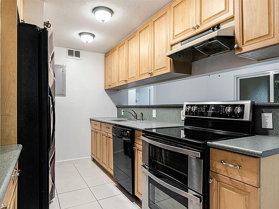 4th image of 5334 NE 6th Avenue #A12