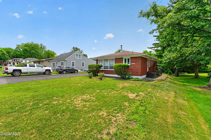 3rd image of 9 Fairlawn Avenue