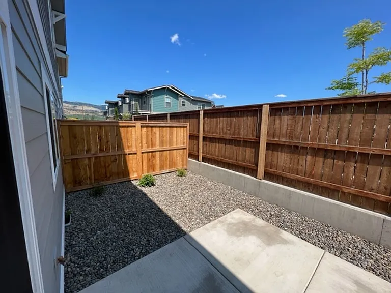 405-415 E Rapp Rd — Photo 9
