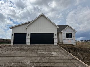 4918 162nd St, Urbandale, IA 50323
