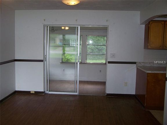 5th image of 909 Saxon Blvd #11