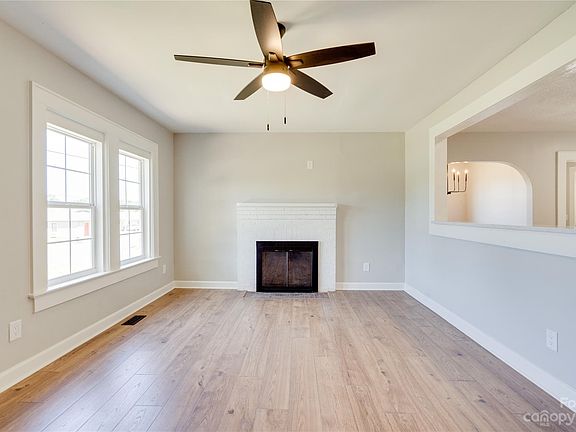 4th image of 203 Arey Ave