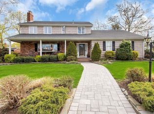1 Hillside Ave, Blue Point, NY 11715