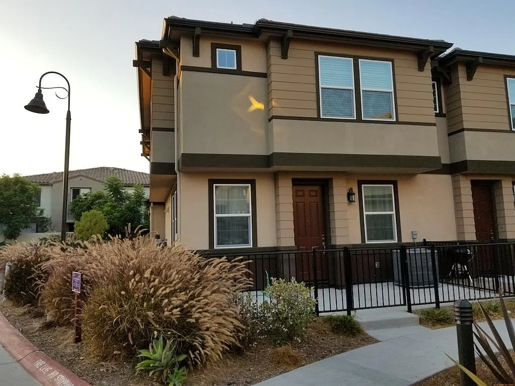 4 bed, 1430 sqft, $3,495 — Photo 1