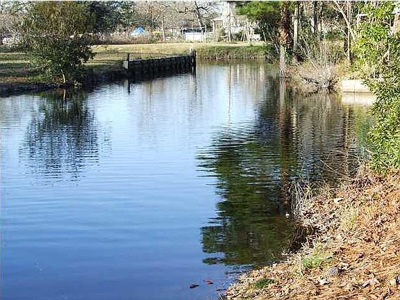 2nd image of 227 Lake Moultrie Dr