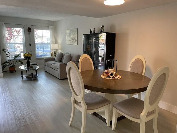 5th image of 9189 Fontainebleau Boulevard #513